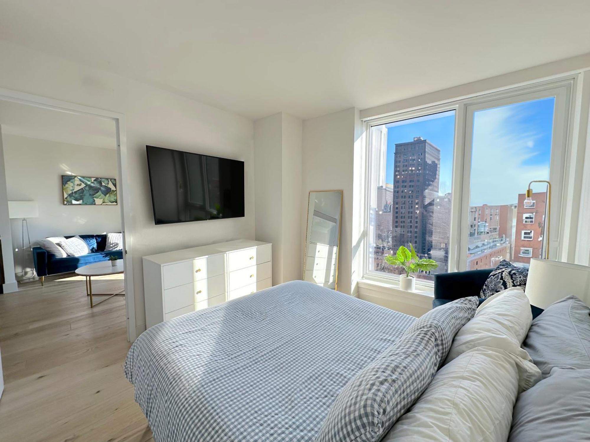 Large 1 Bedroom - Private Balcony - Luxury Building - Manhattan *